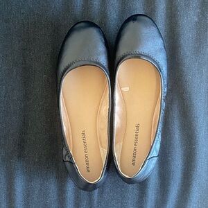 Amazon Essentials Women's Classic Black Flats